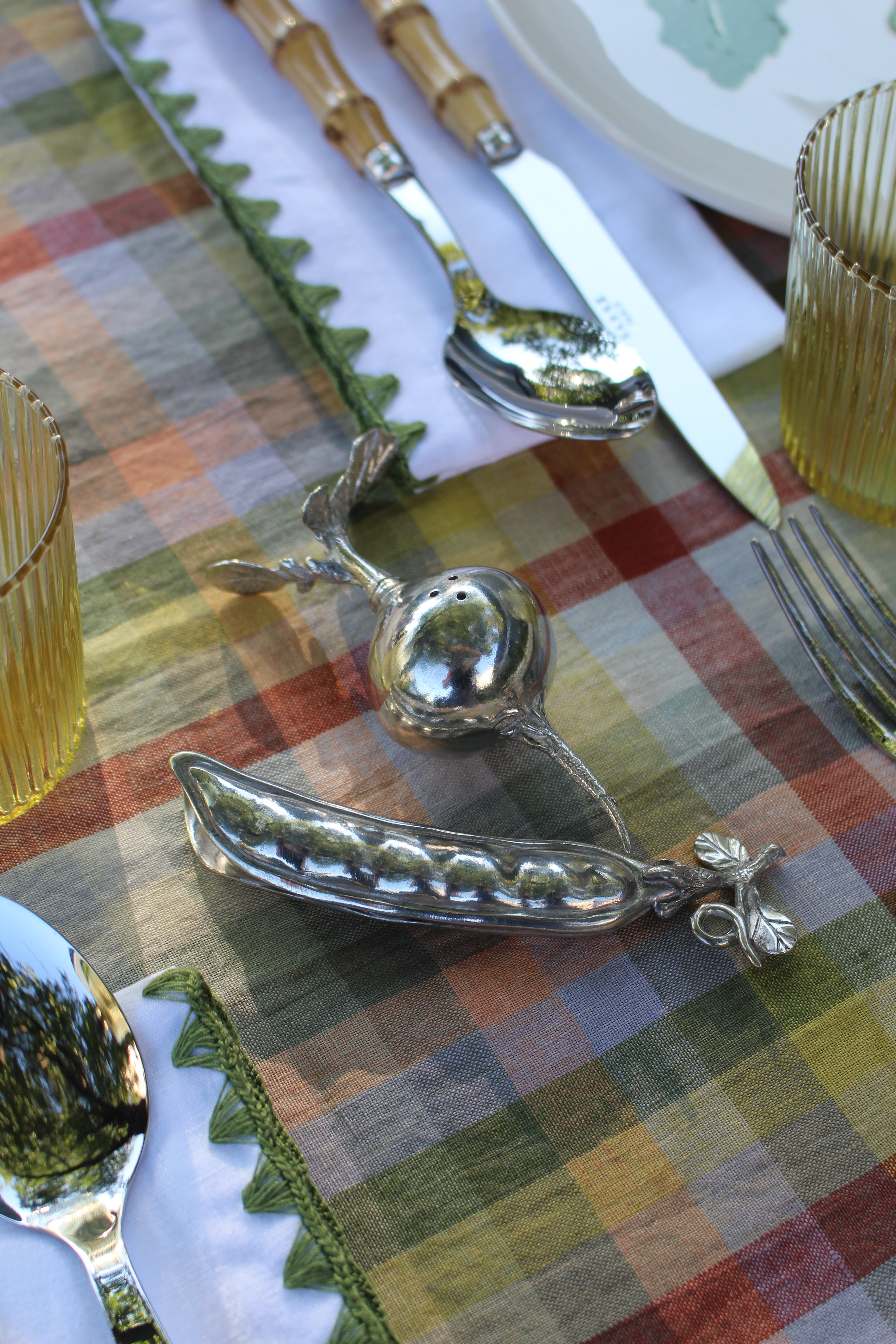 Pair of Salt & Peppers Shakers Peas in a Pod